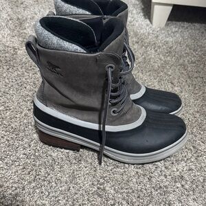 Sorel Womens Gray and Black Winter Boots